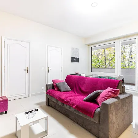 Guestready - Bright Charm With A Terrace Paryż