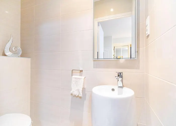 Appartement Guestready - Bright Charm With A Terrace Parijs